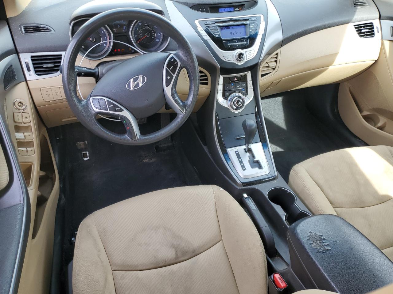 2012 Hyundai Elantra - Image 8