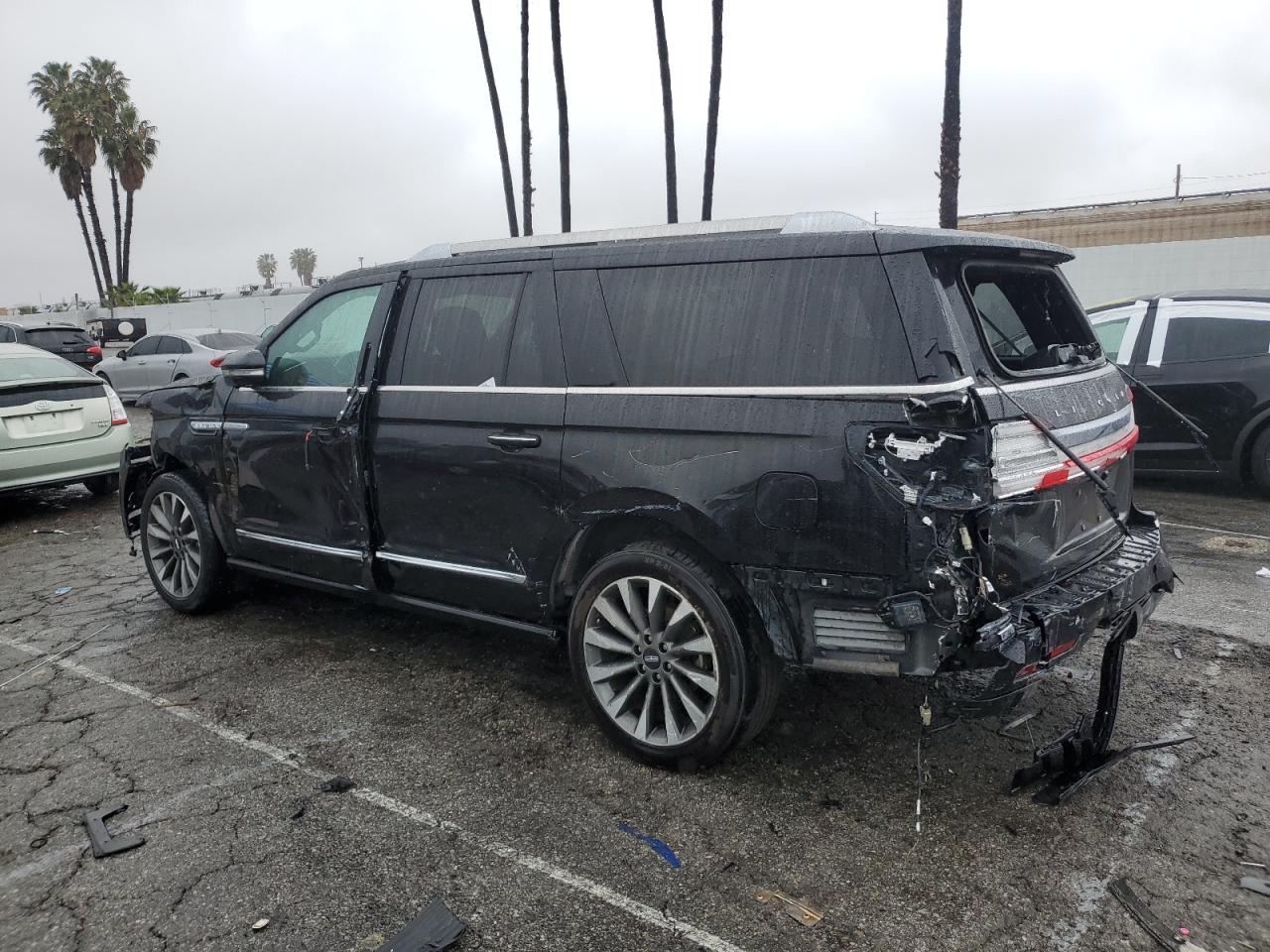 2021 Lincoln Navigator - Image 2