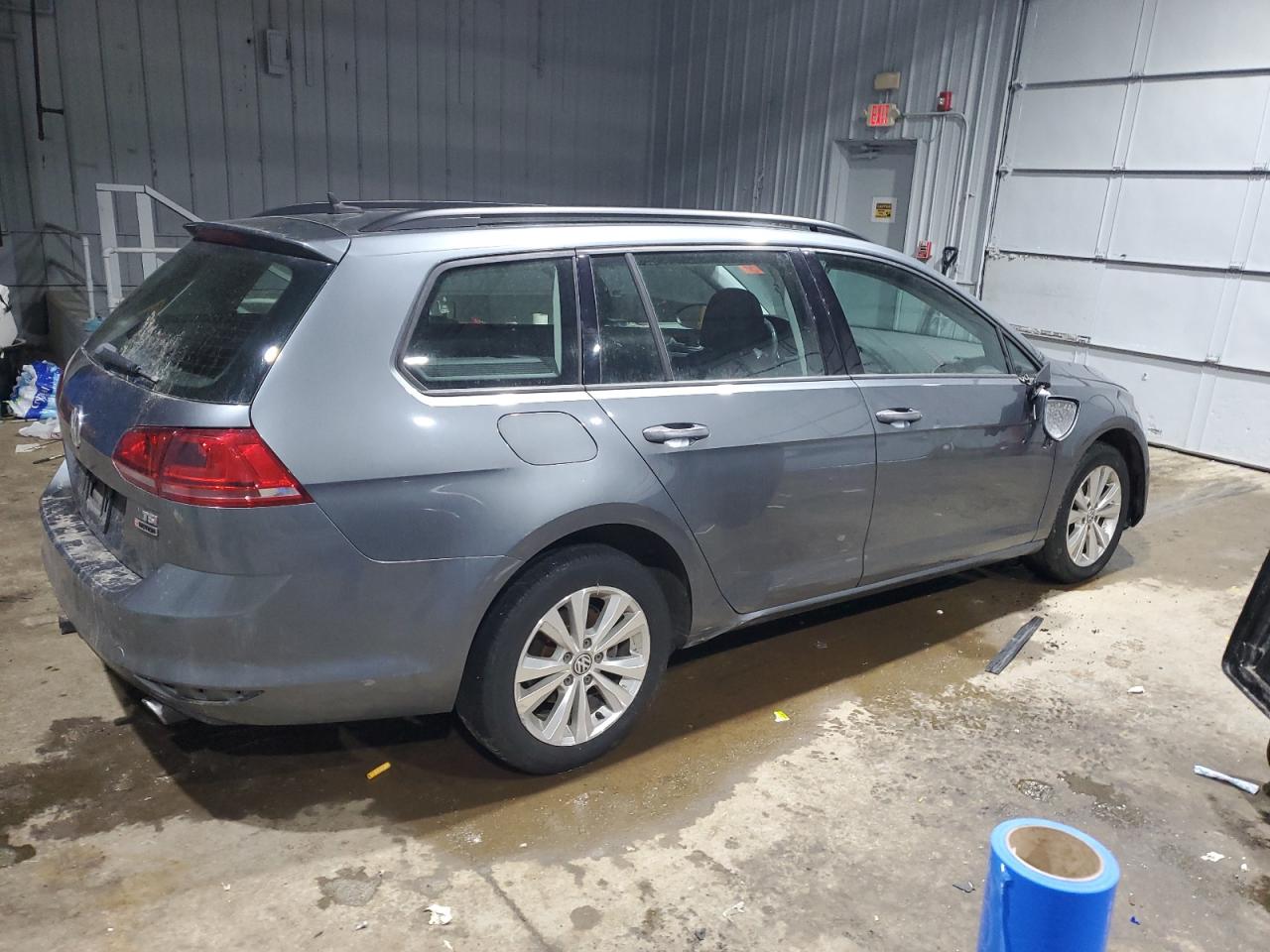 2017 Volkswagen Golf - Image 3