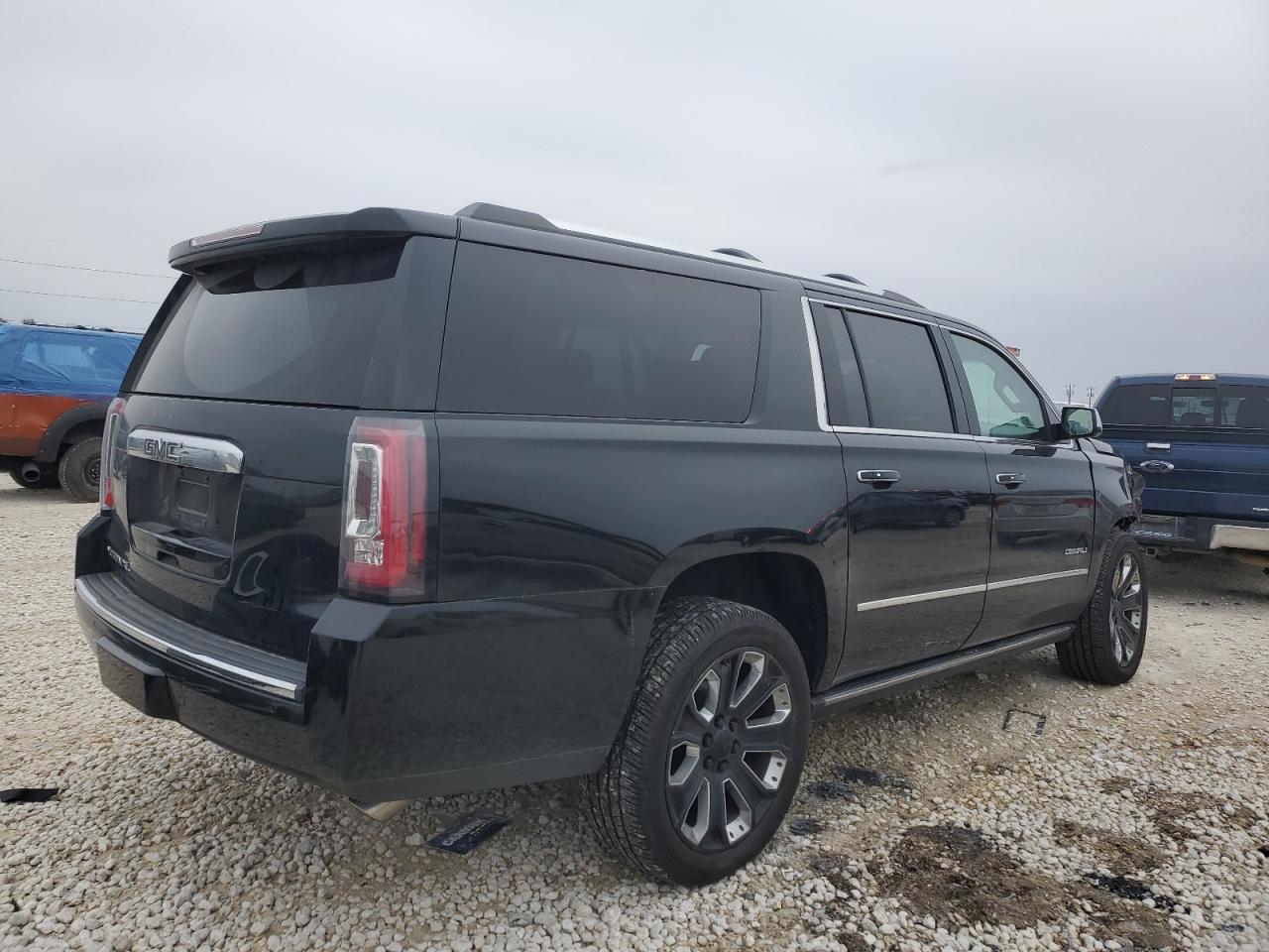 2019 GMC Yukon - Image 3