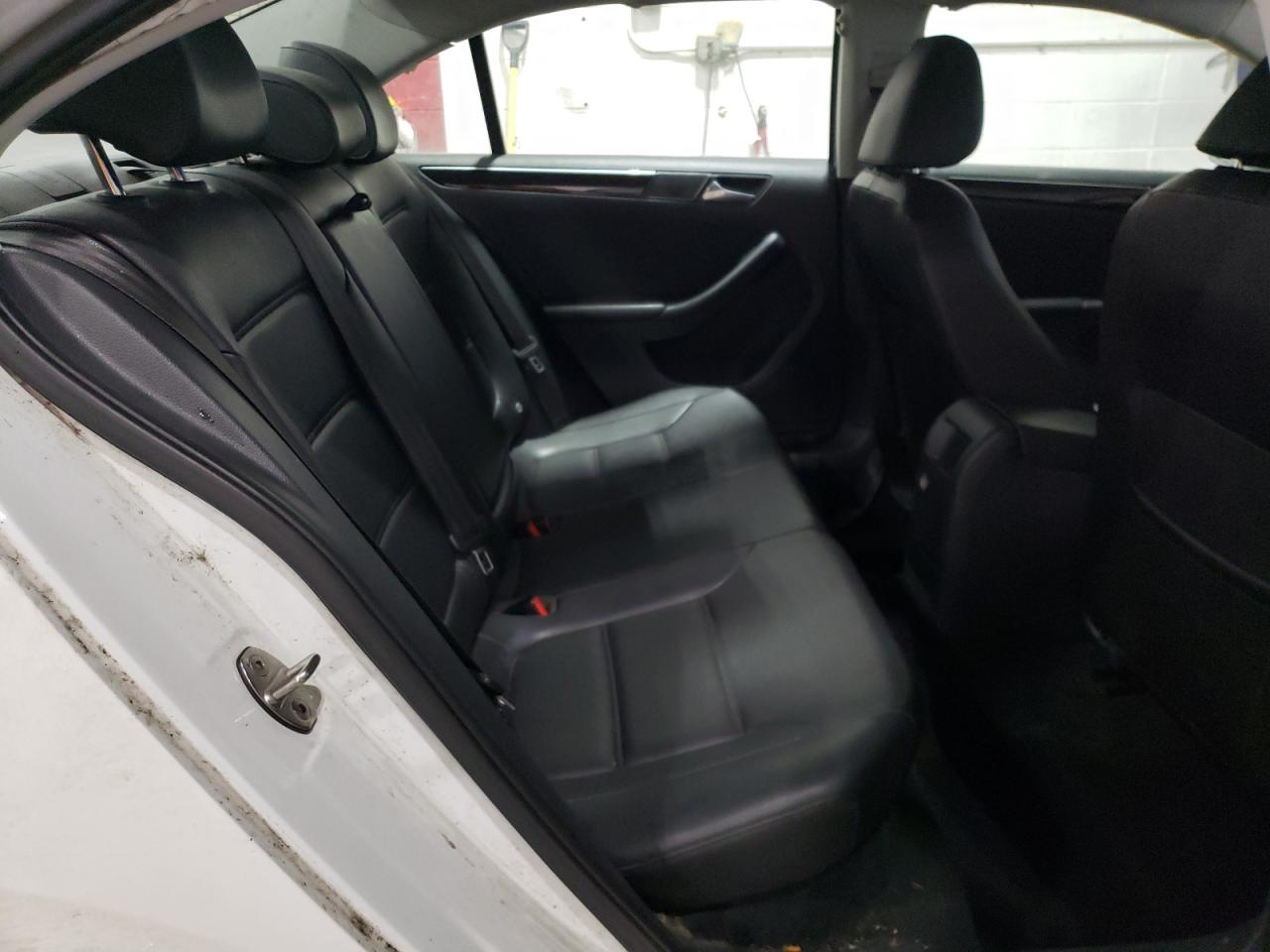 2015 Volkswagen Jetta - Image 10