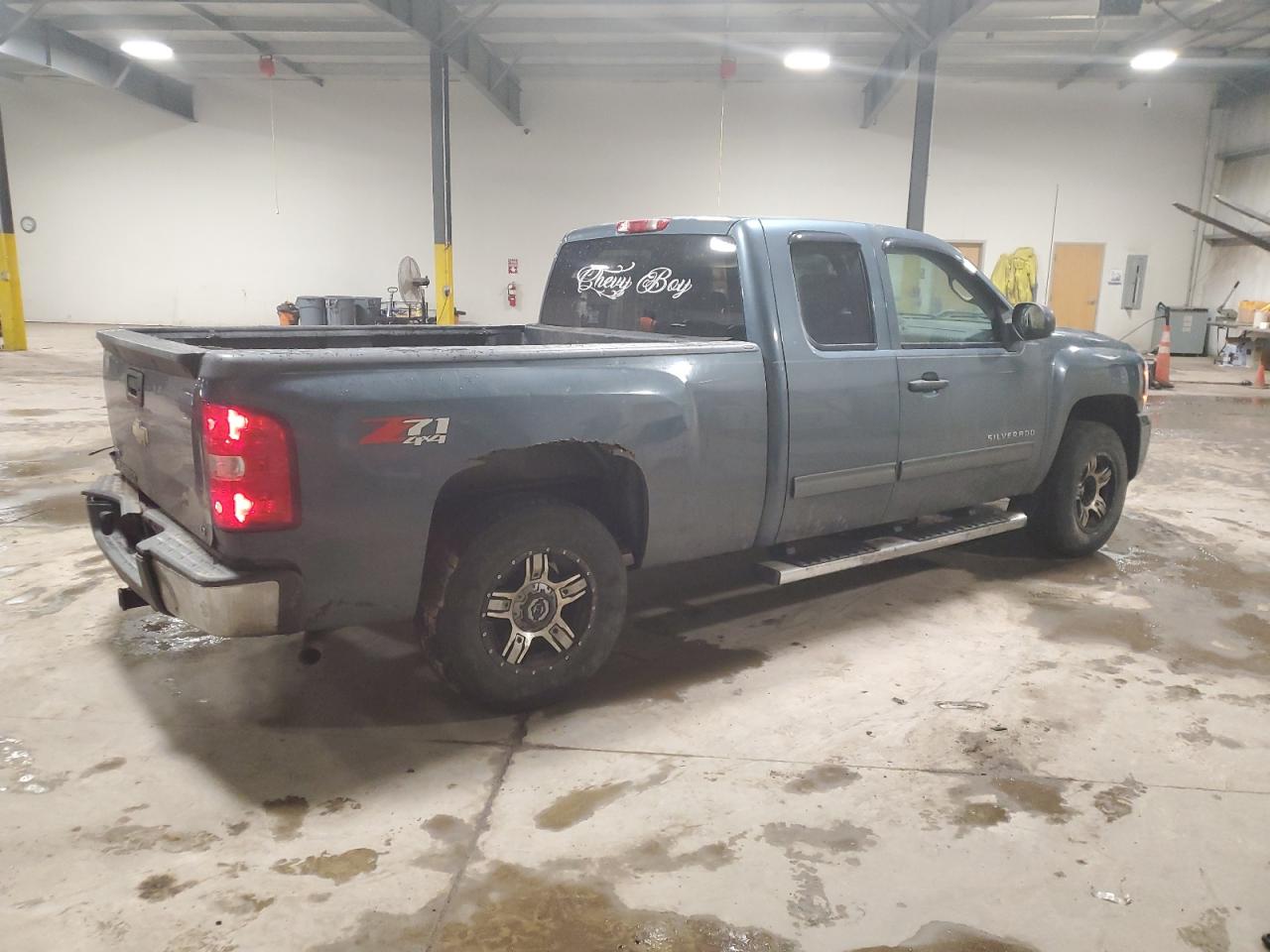 2011 Chevrolet Silverado - Image 3