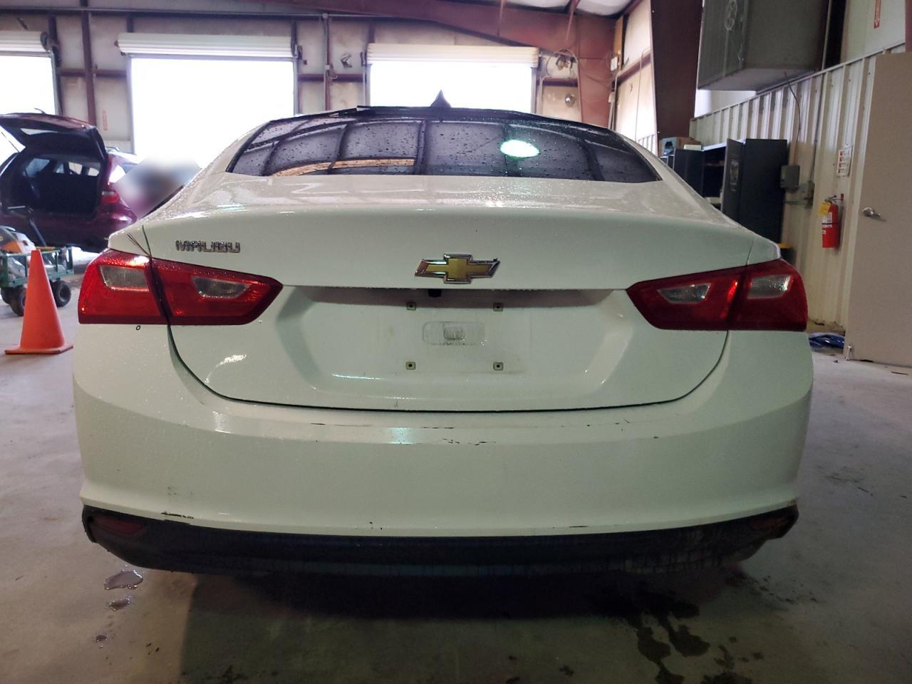 2017 Chevrolet Malibu - Image 6