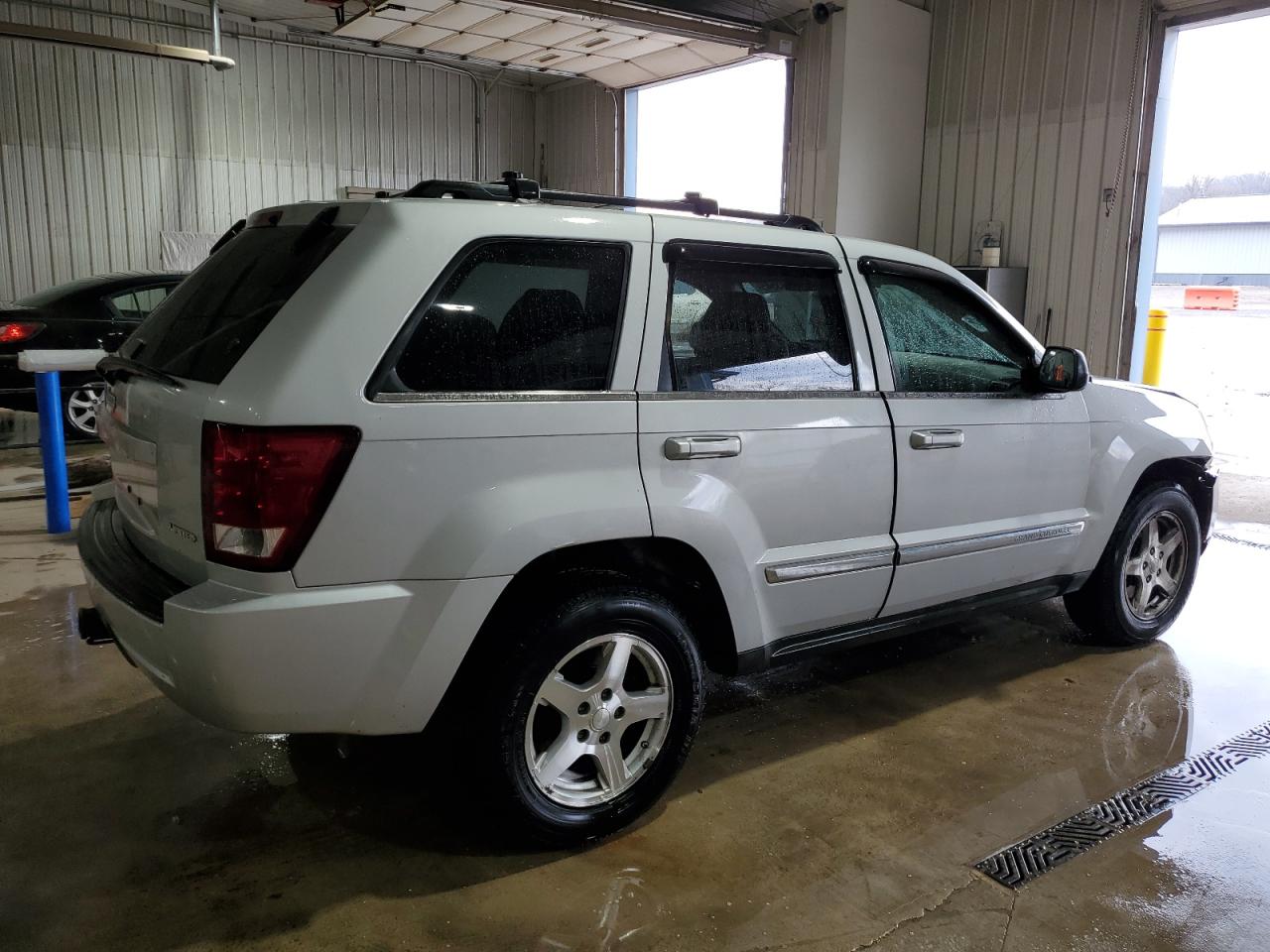 2005 Jeep Grand Cherokee - Image 3