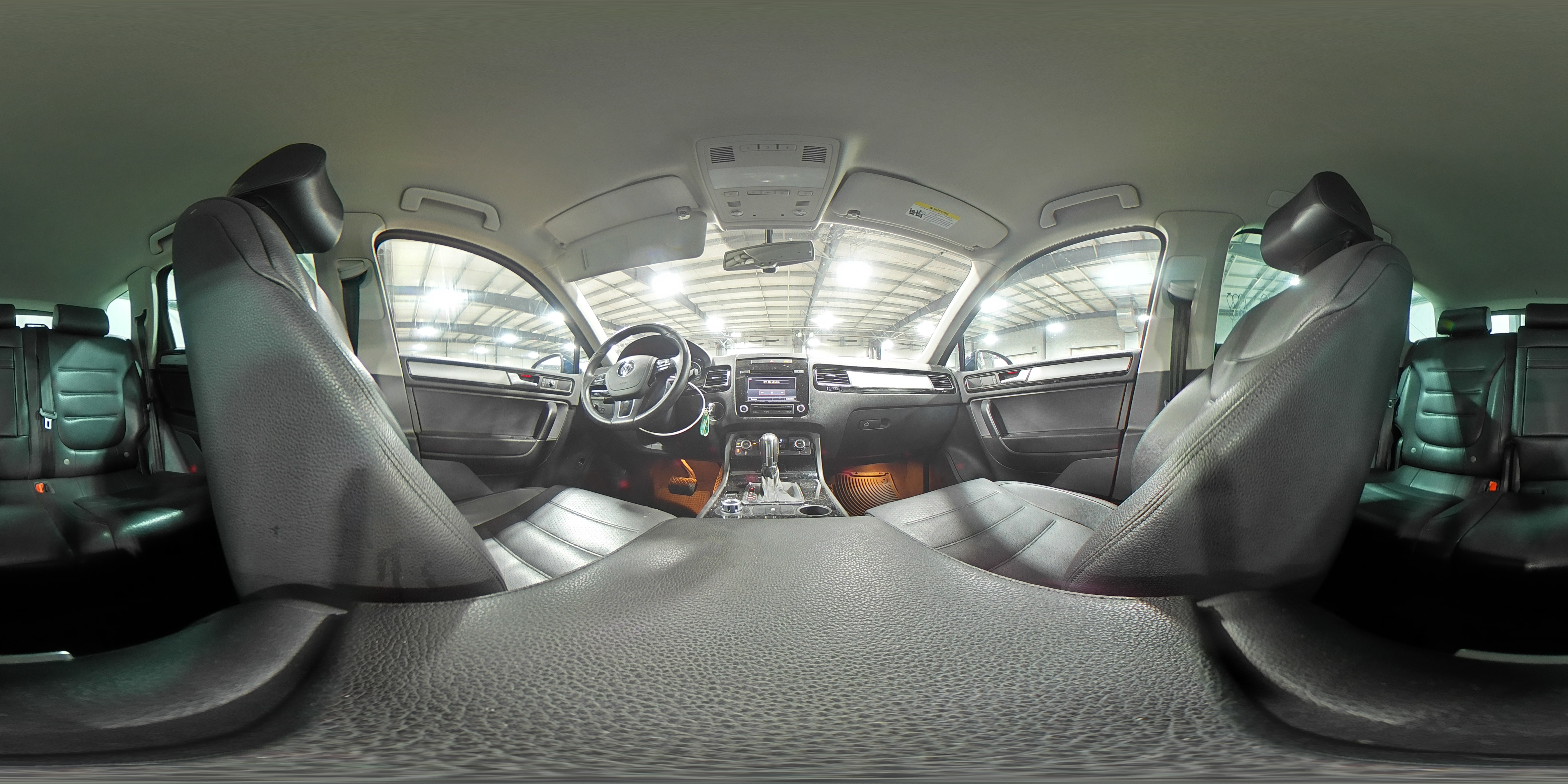 2014 Volkswagen Touareg - Image 15