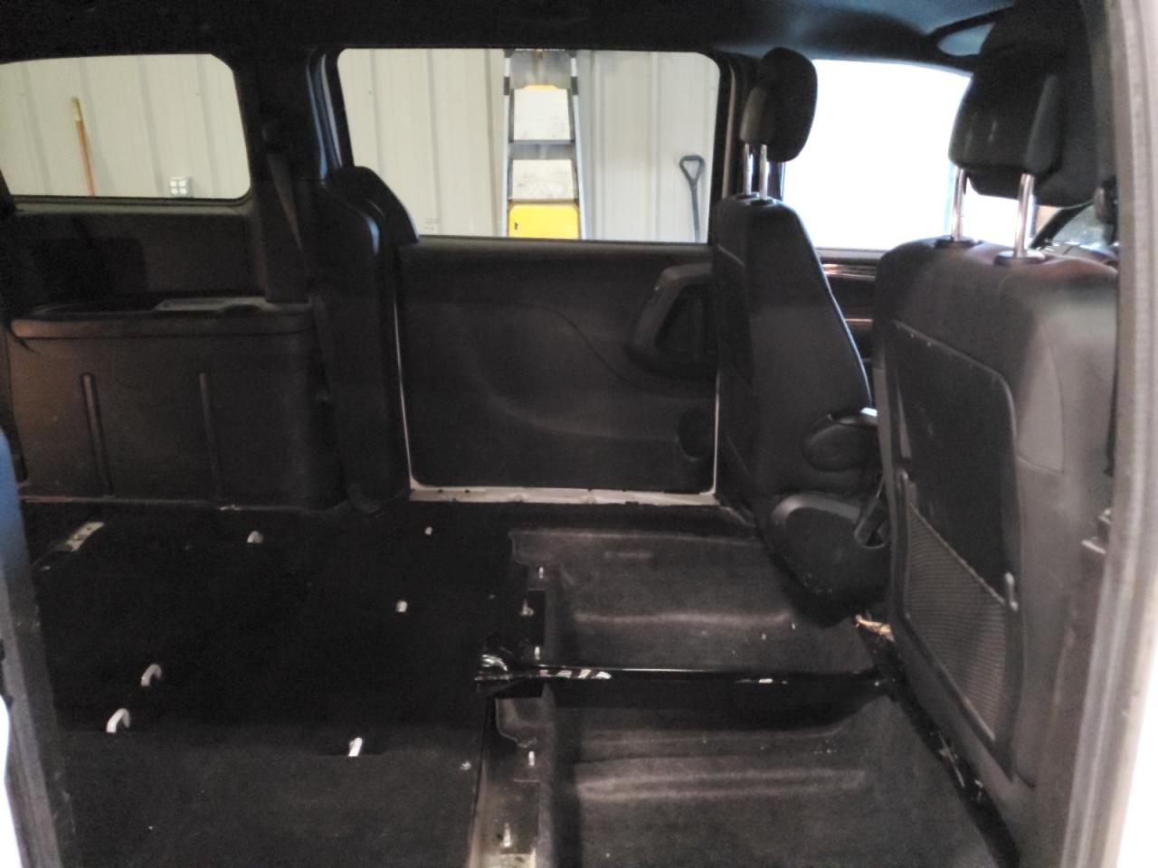 2019 Dodge Caravan - Image 11