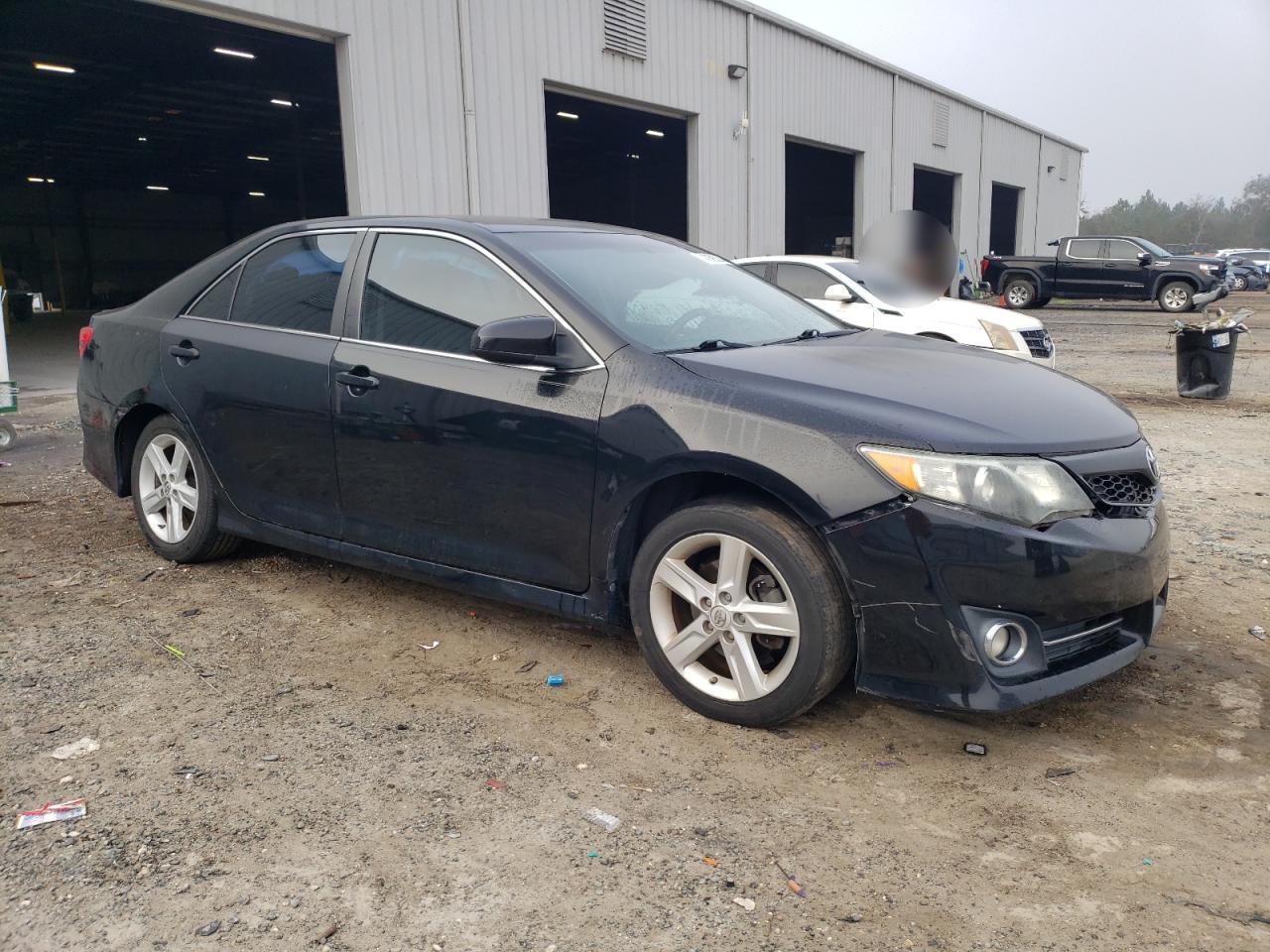 2014 Toyota Camry - Image 4