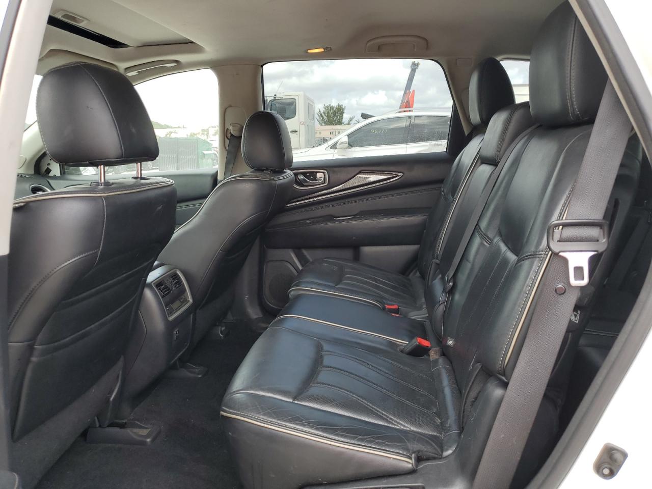 2017 Infiniti QX60 - Image 11