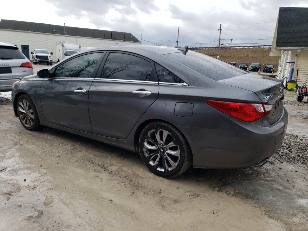 2011 Hyundai Sonata - Image 2