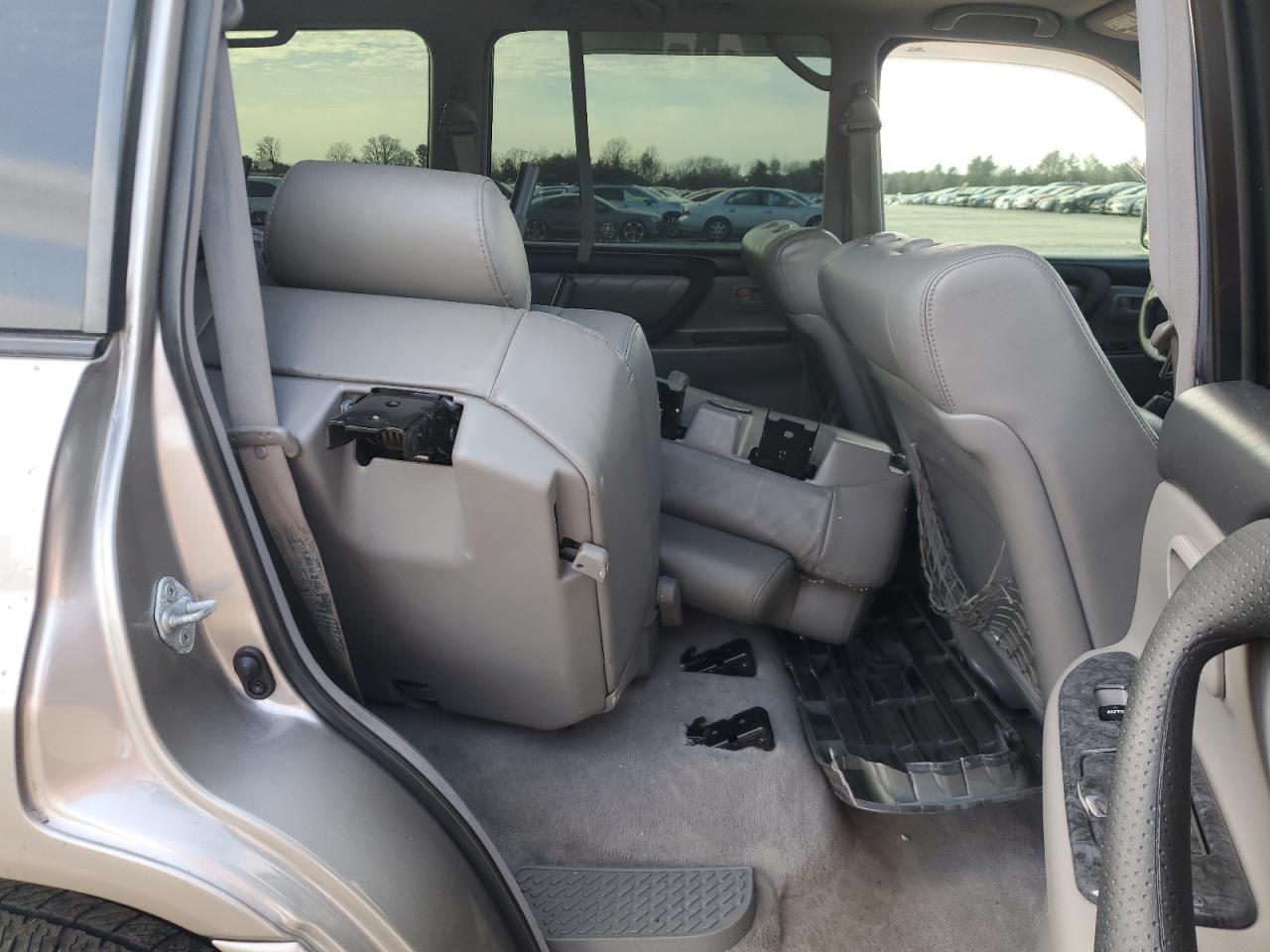 2005 Toyota Land Cruiser - Image 11