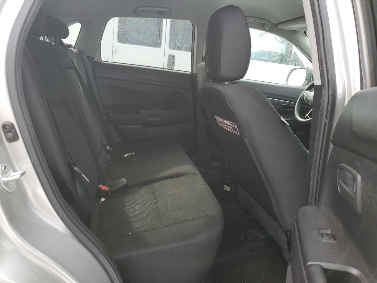 2015 Mitsubishi Outlander - Image 11