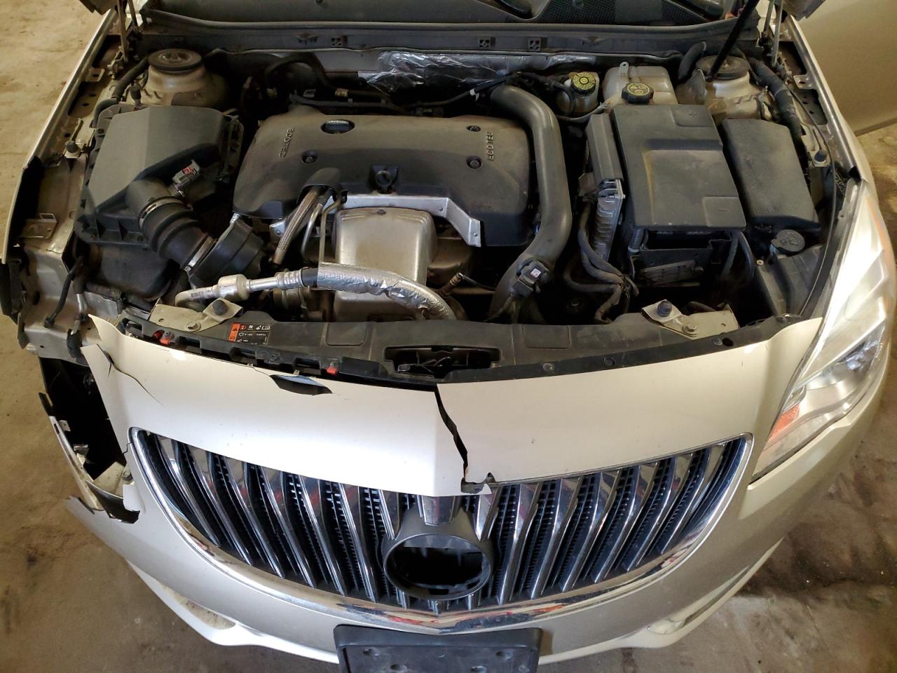 2014 Buick Regal - Image 11