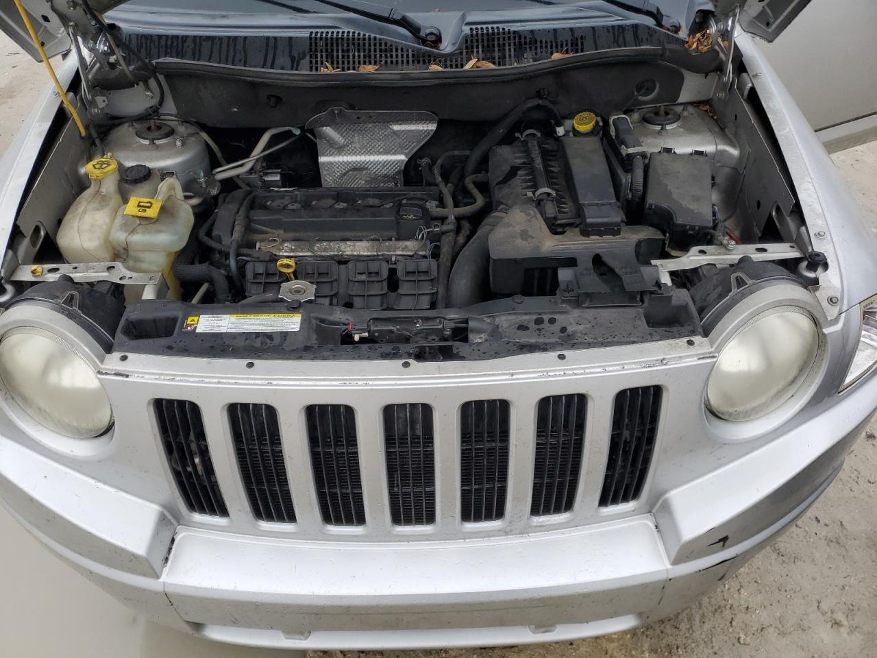 2010 Jeep Compass - Image 12