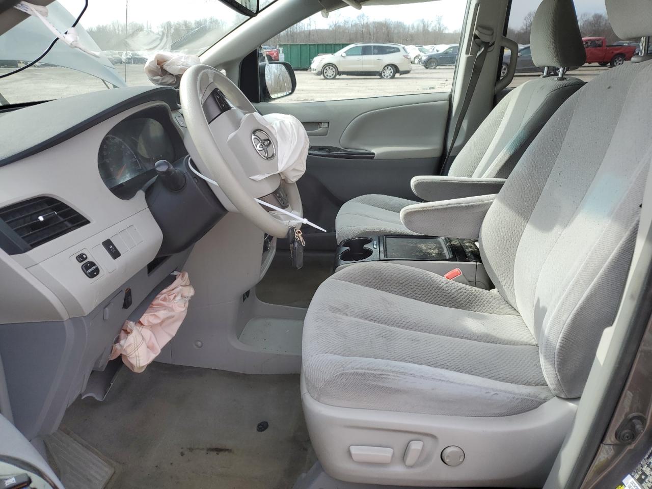 2013 Toyota Sienna - Image 7