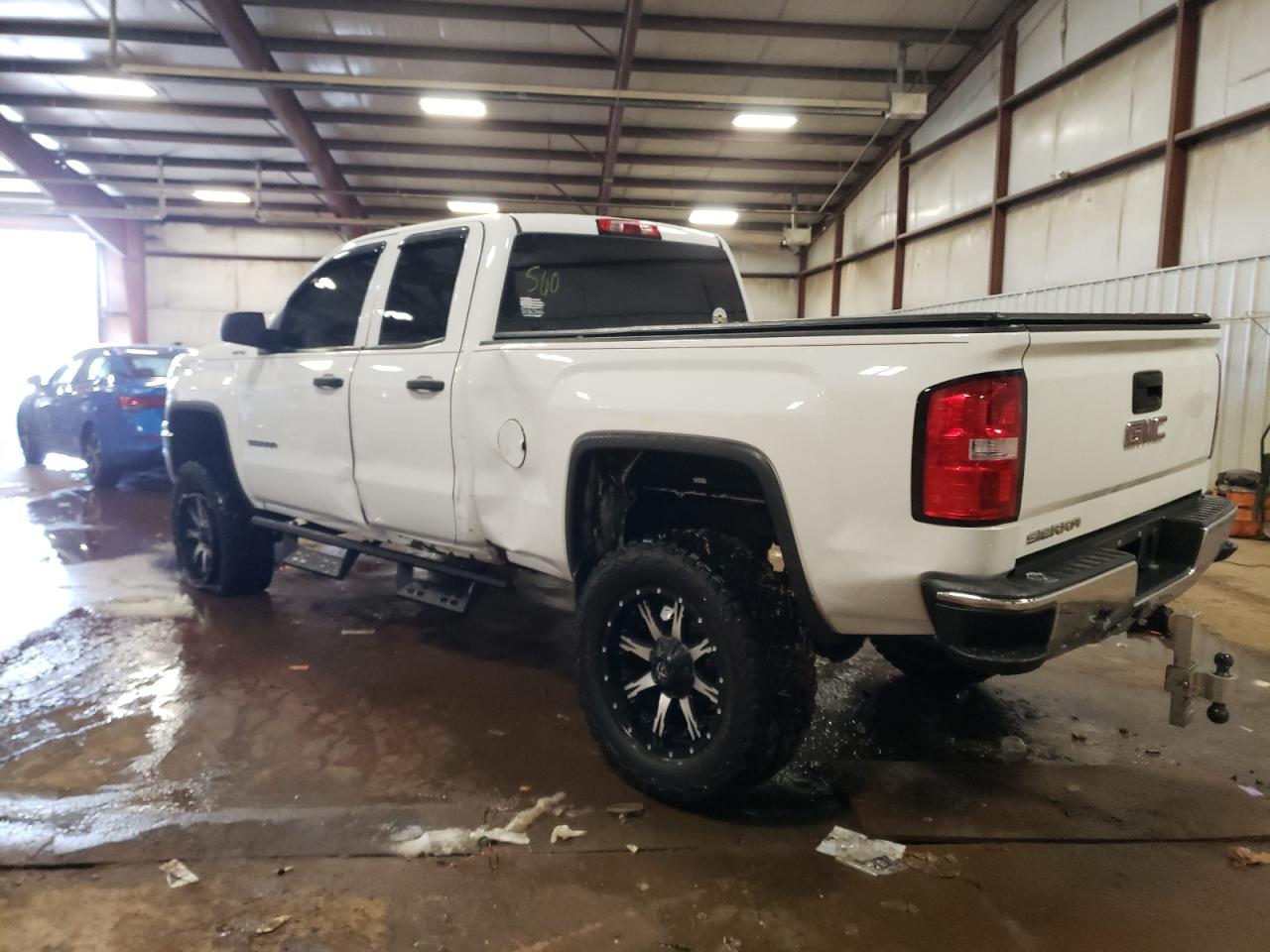 2016 GMC Sierra - Image 2