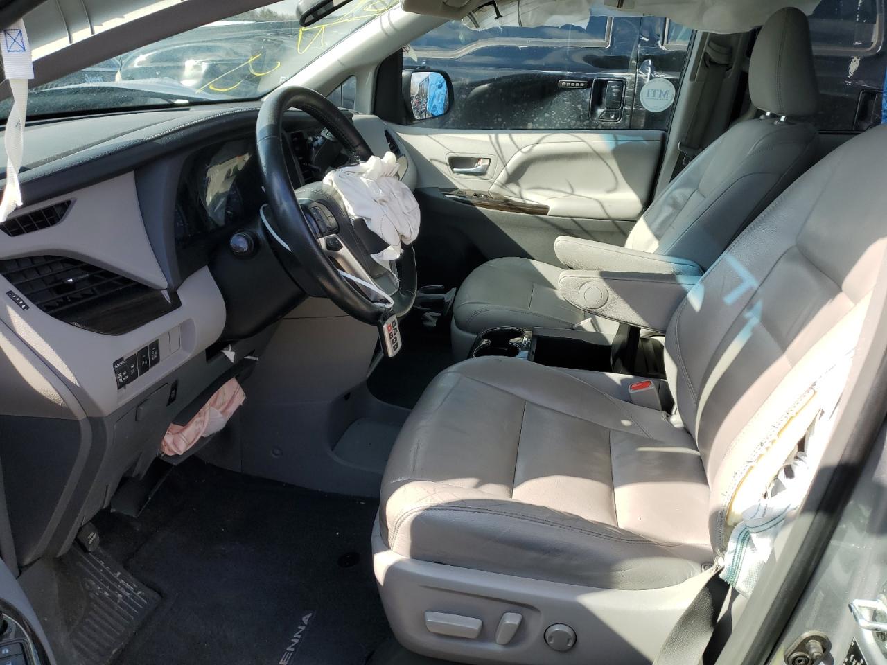 2015 Toyota Sienna - Image 7