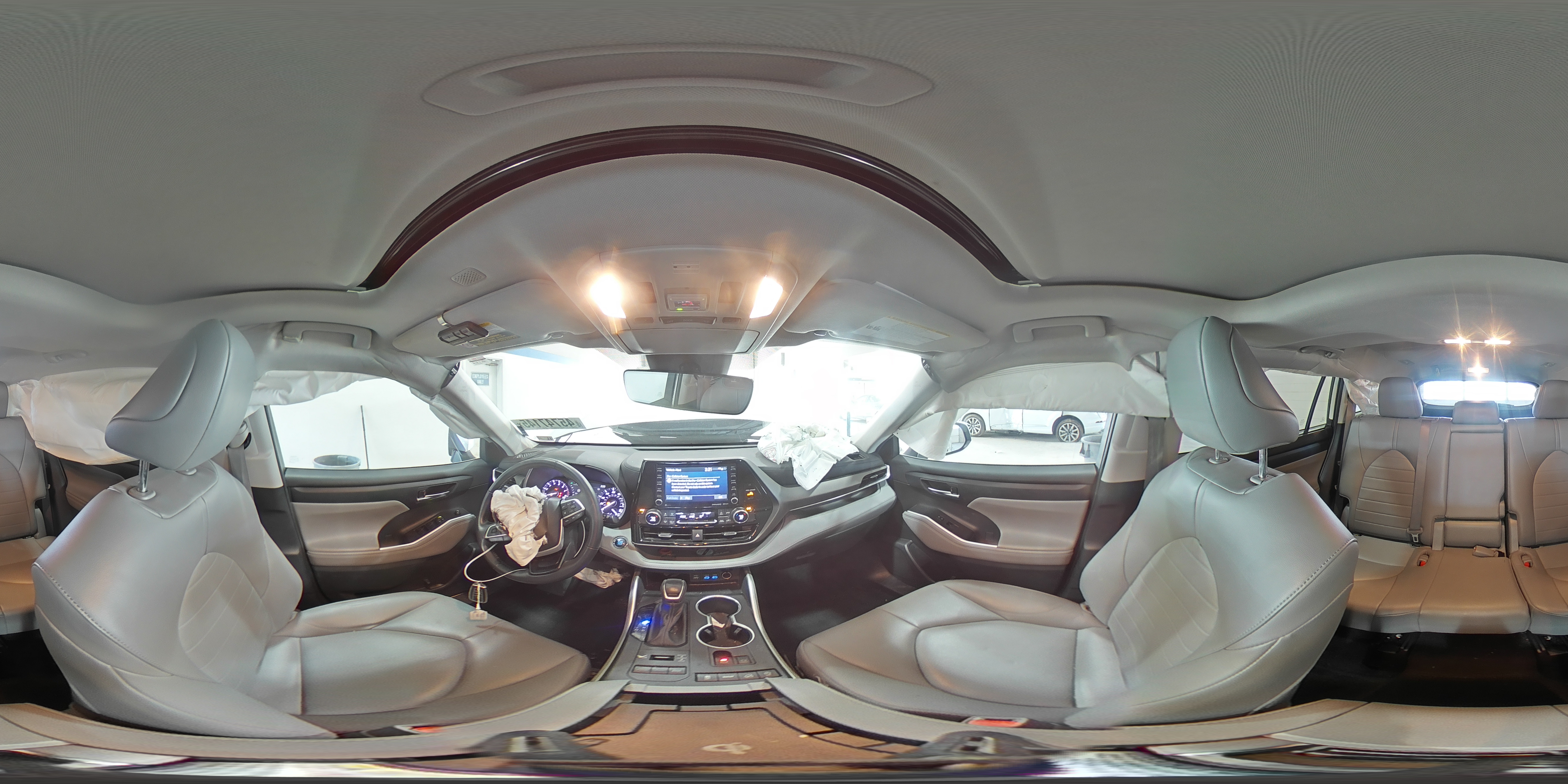 2022 Toyota Highlander - Image 13