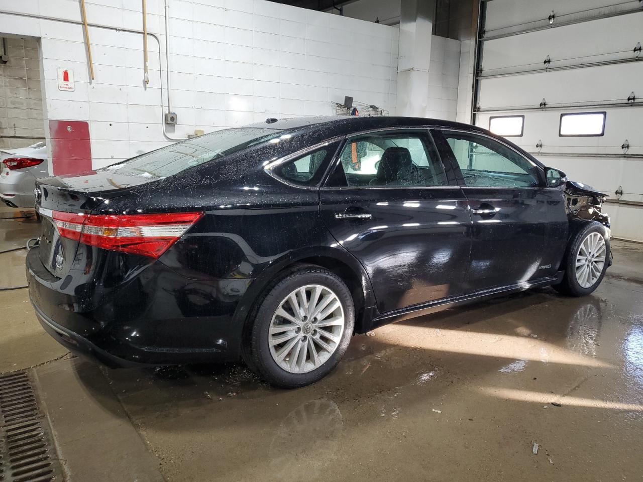 2013 Toyota Avalon - Image 3