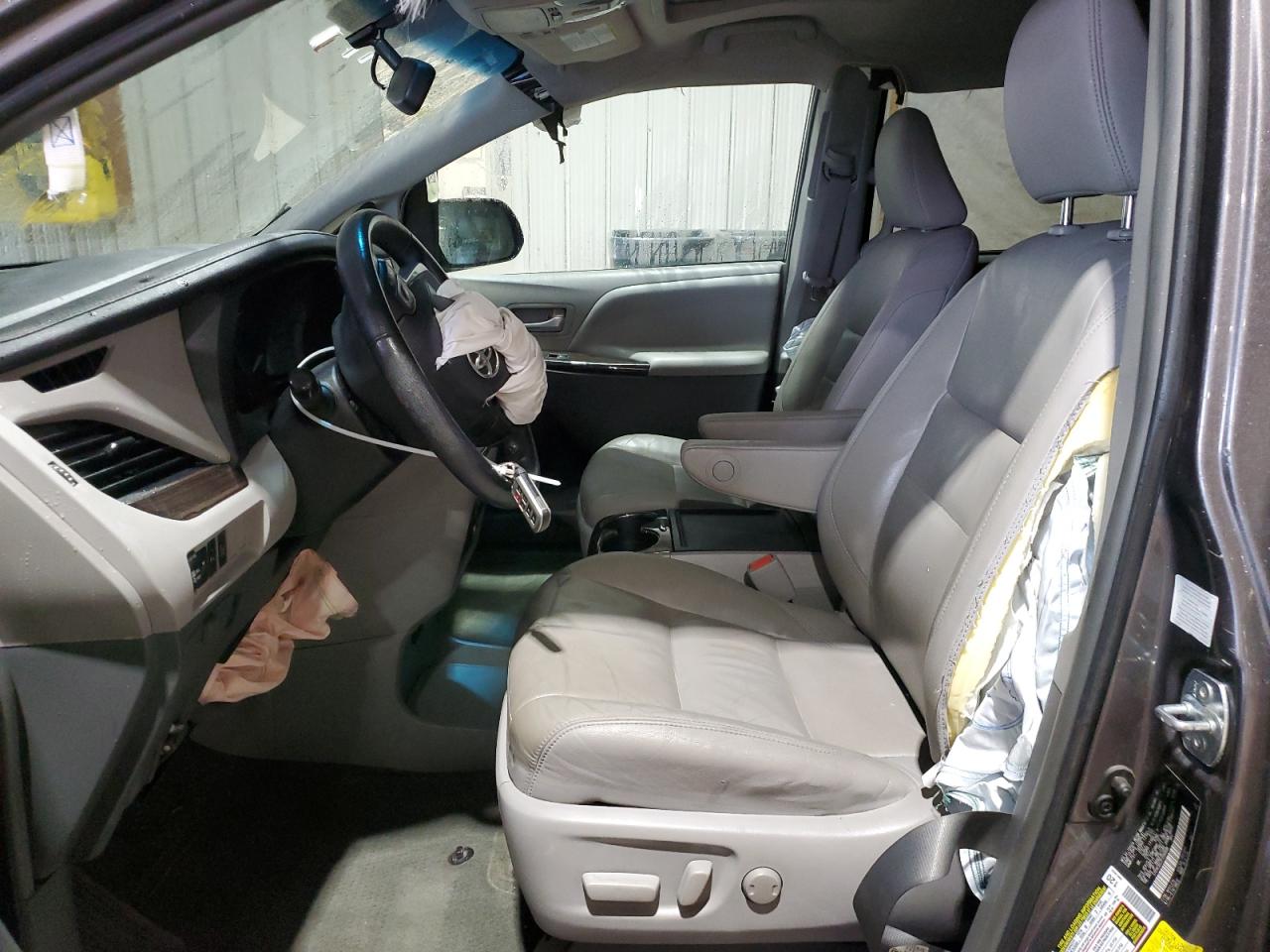 2015 Toyota Sienna - Image 7