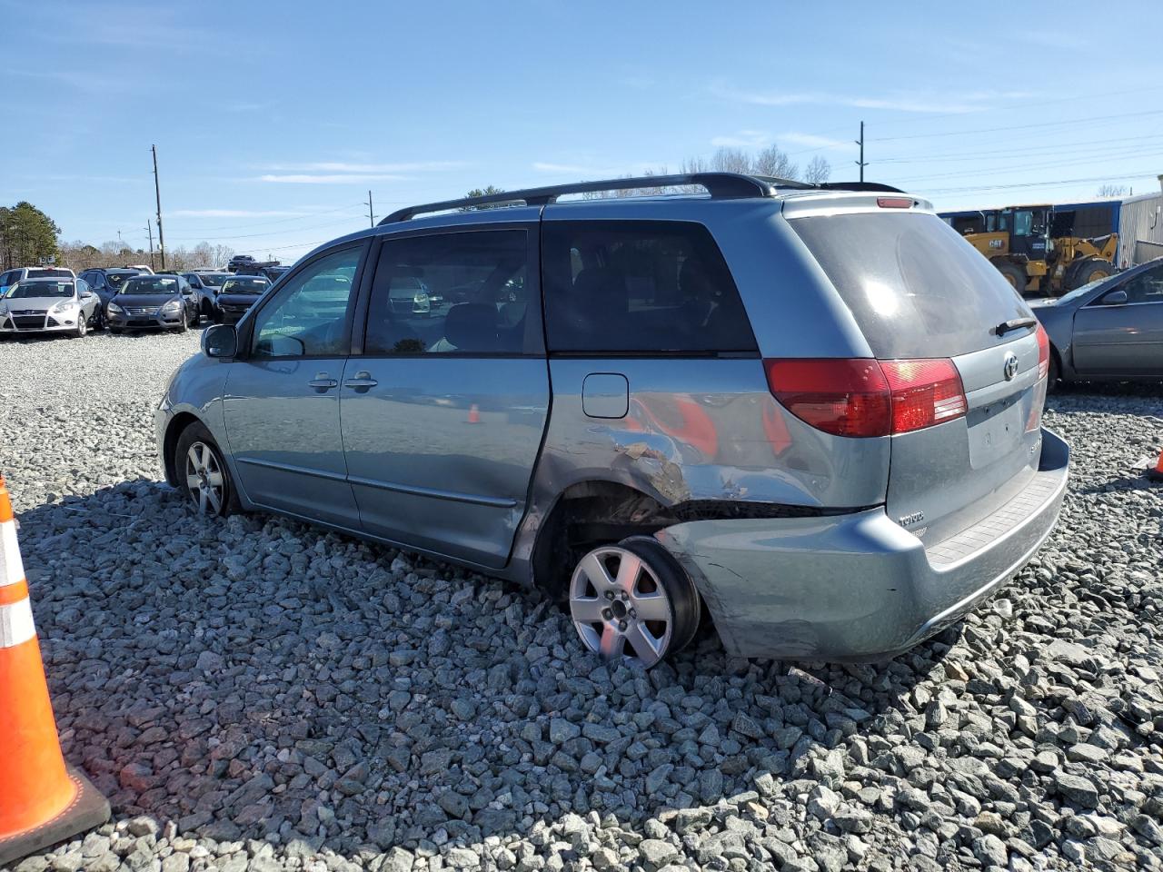 2004 Toyota Sienna - Image 2