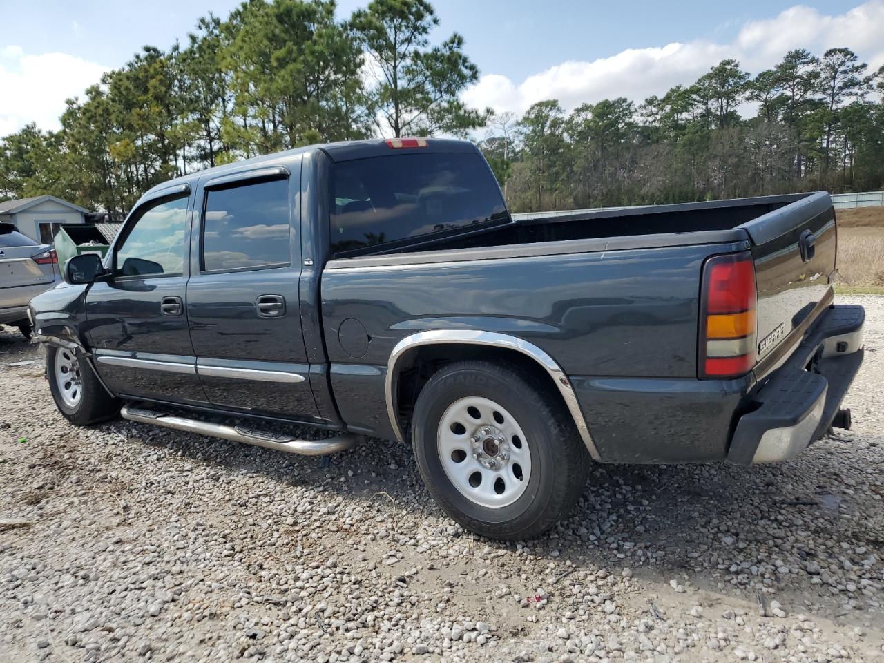 2005 GMC Sierra - Image 2