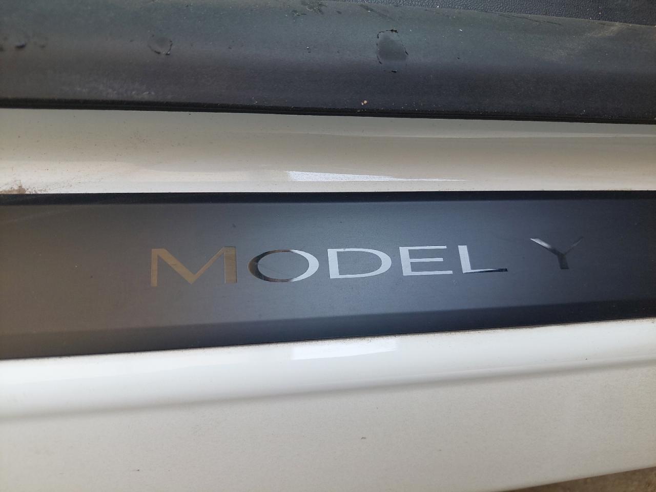 LRWYGCEL0NC279388 - 2023 Tesl Model Y - #43843695