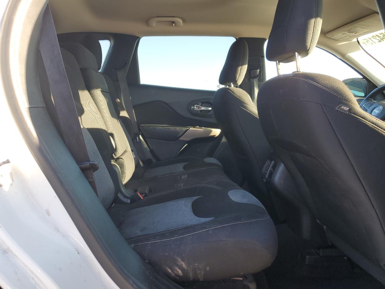 2017 Jeep Grand Cherokee - Image 11