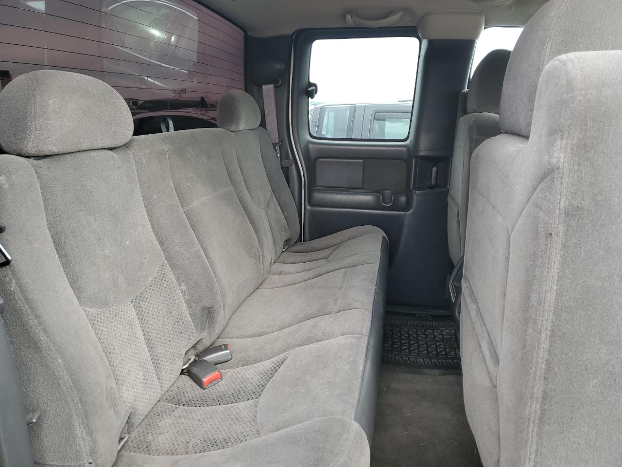 2005 Chevrolet Silverado - Image 10