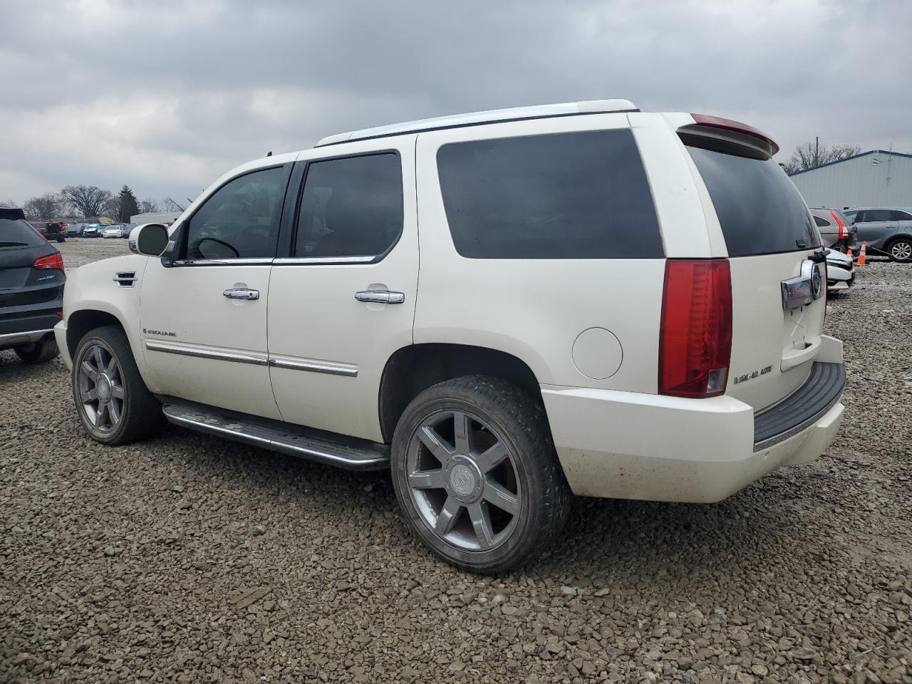 2007 Cadillac Escalade - Image 2