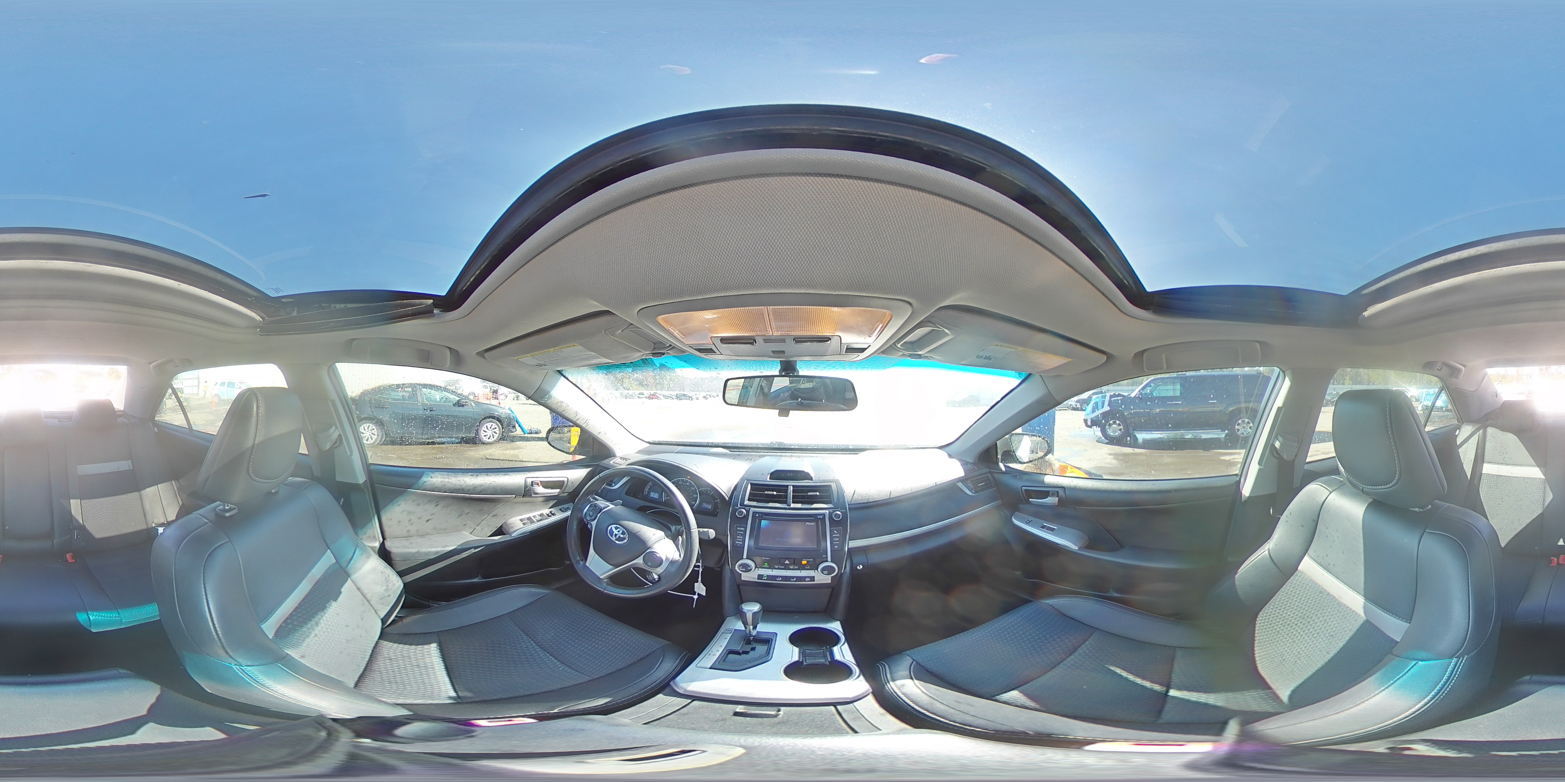 2014 Toyota Camry - Image 15
