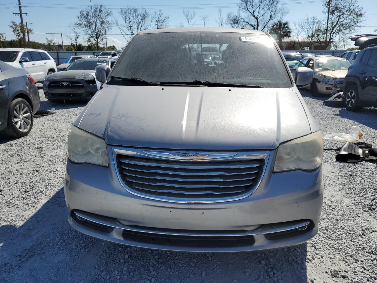 2013 Chrysler Town & Country - Image 5