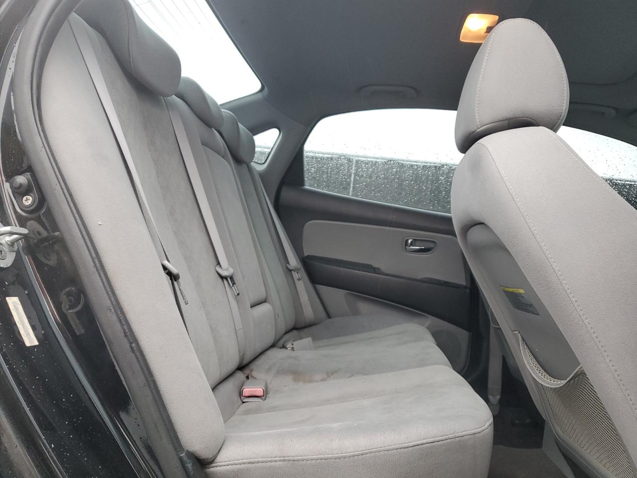 2010 Hyundai Elantra - Image 10