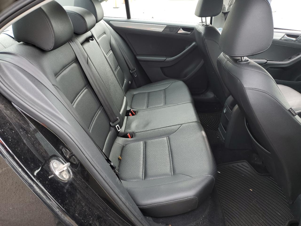 2017 Volkswagen Jetta - Image 10