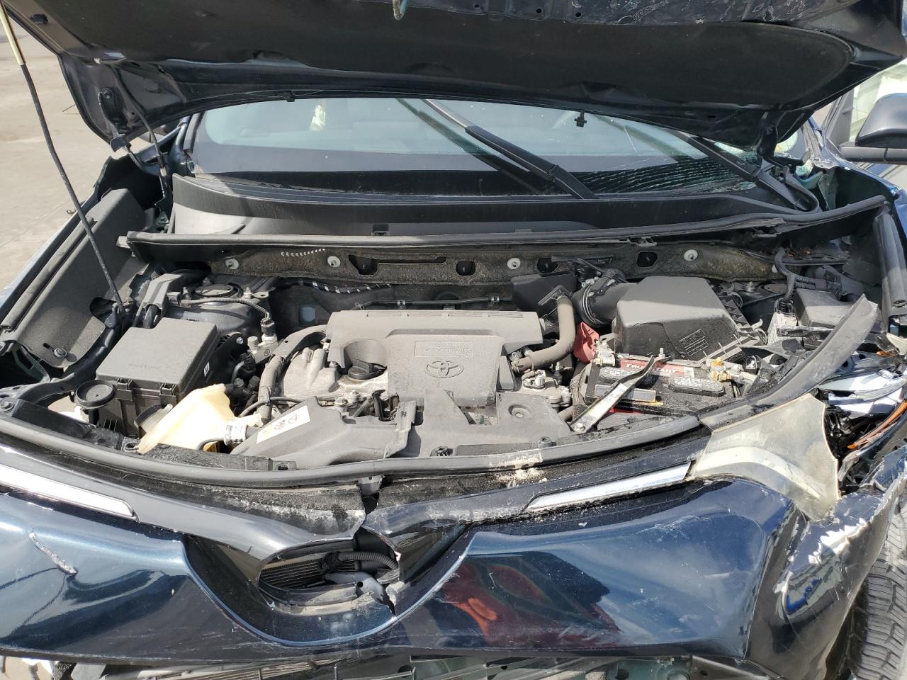 2018 Toyota RAV 4 - Image 13