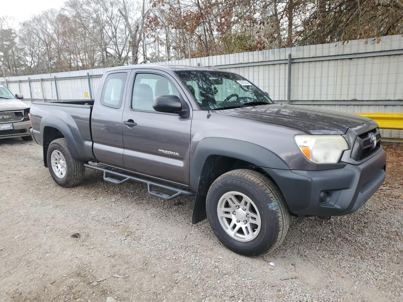 2015 Toyota Tacoma - Image 4