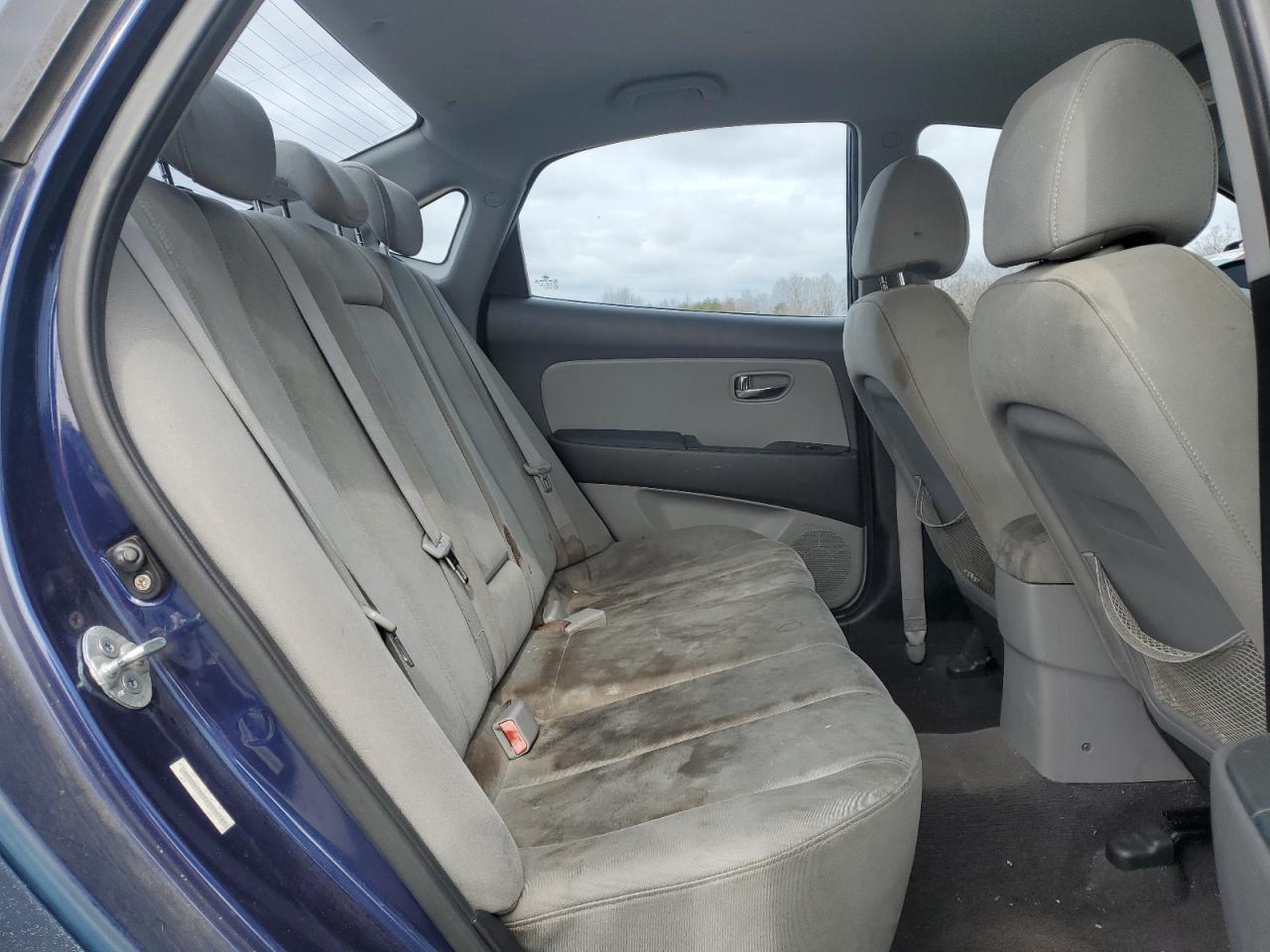 2010 Hyundai Elantra - Image 10