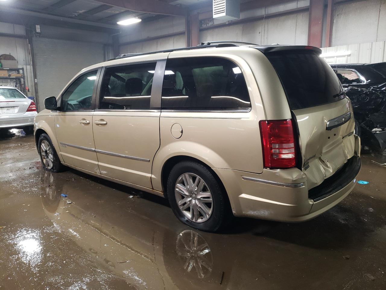 2010 Chrysler Town & Country - Image 2