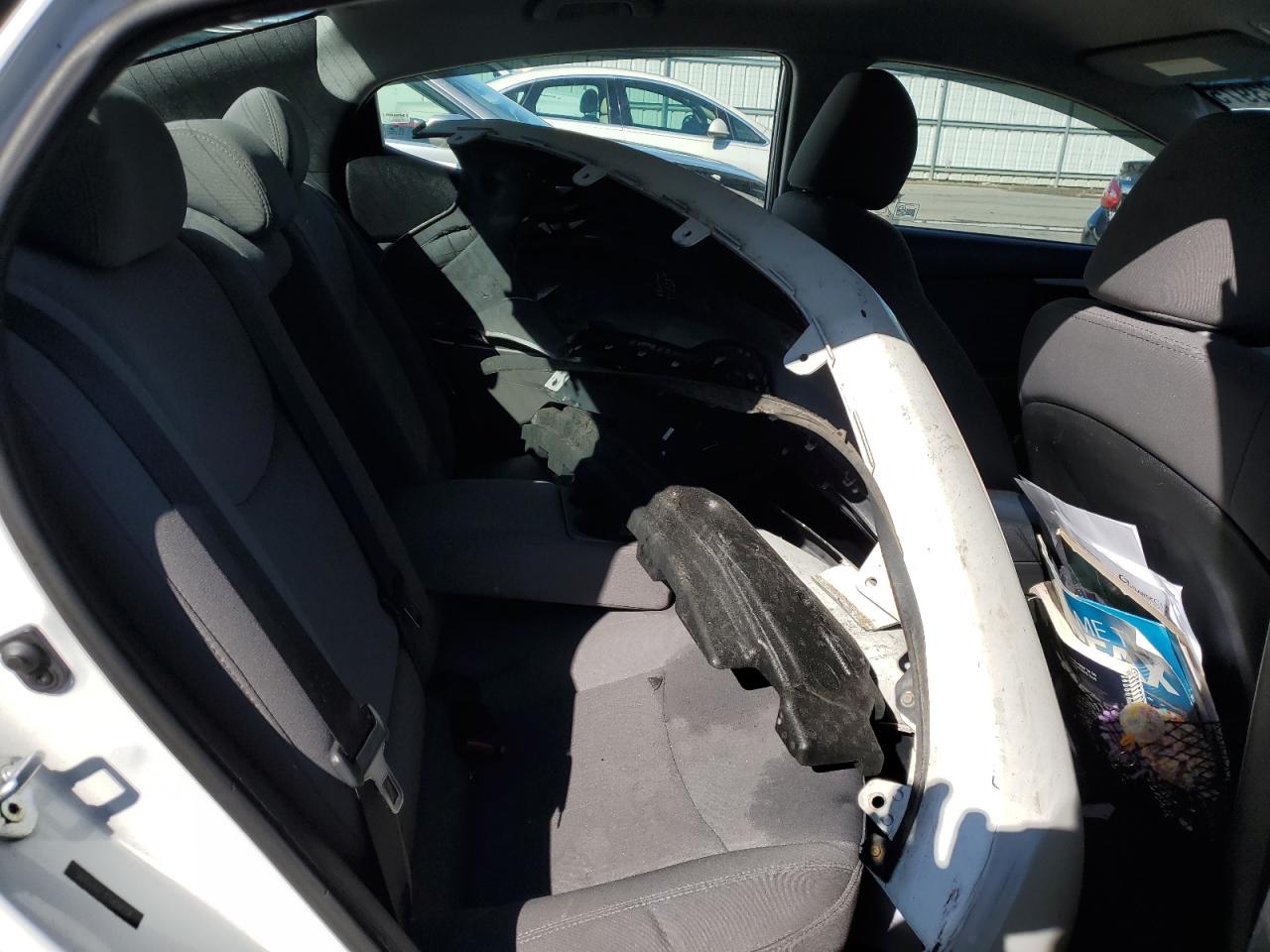 2014 Hyundai Elantra - Image 10