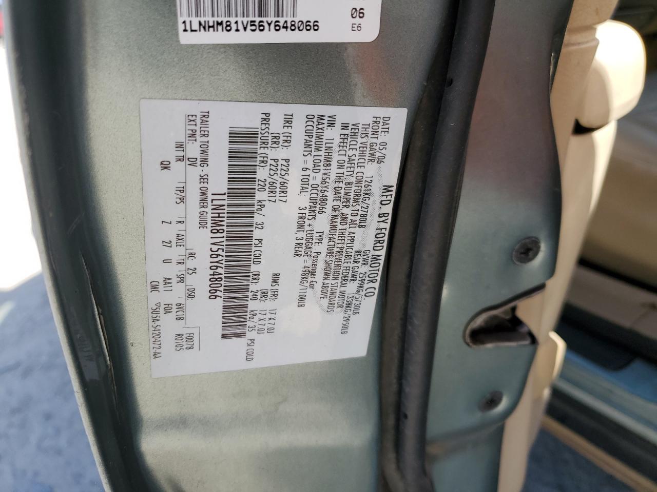 2006 Lincoln Town Car - Image 14