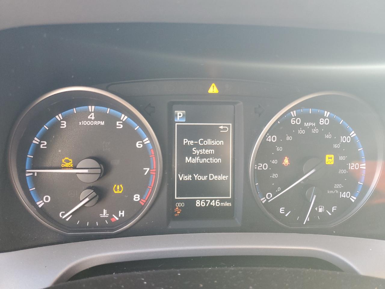 2017 Toyota RAV 4 - Image 9