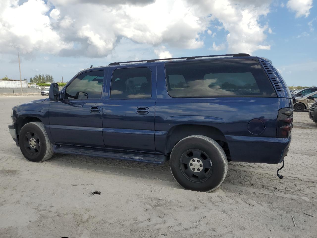 2006 Chevrolet Suburban - Image 2