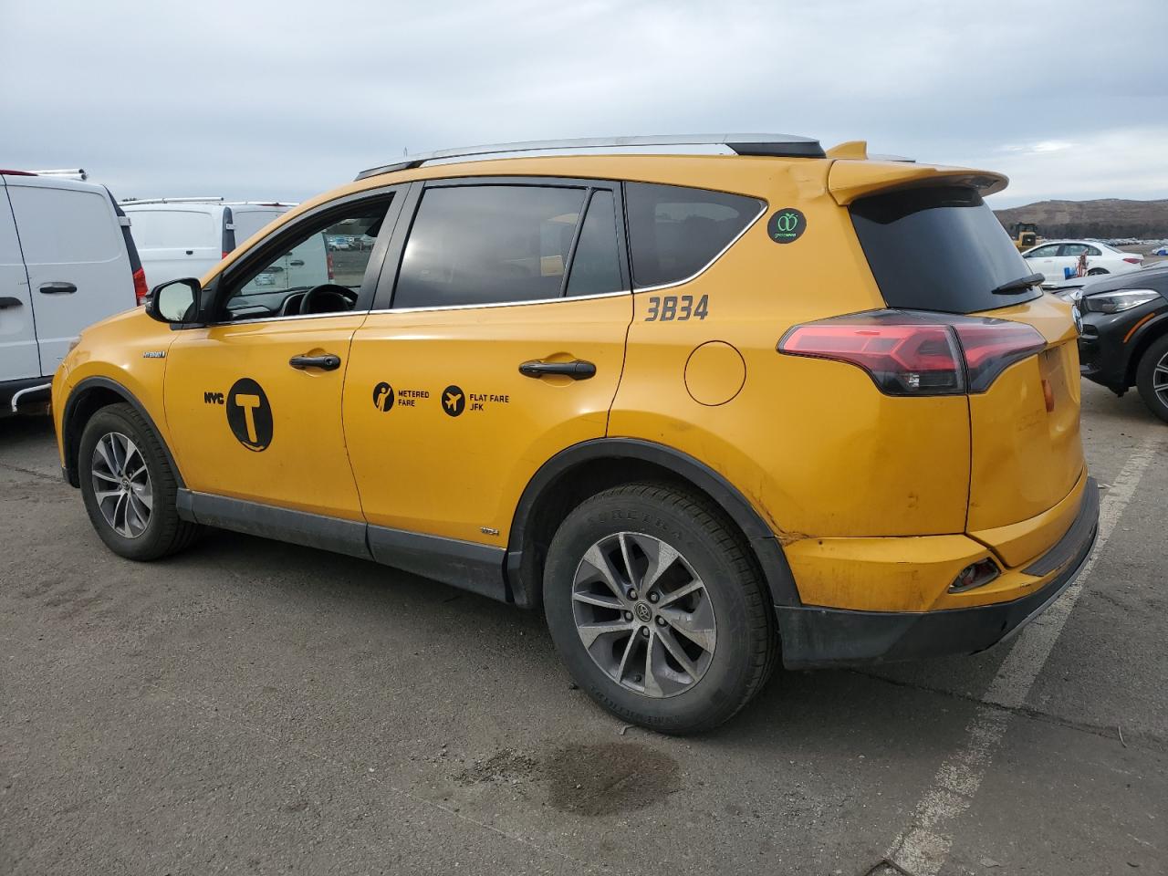 2018 Toyota RAV 4 - Image 2