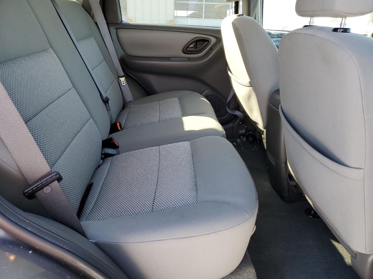 2006 Ford Escape - Image 11