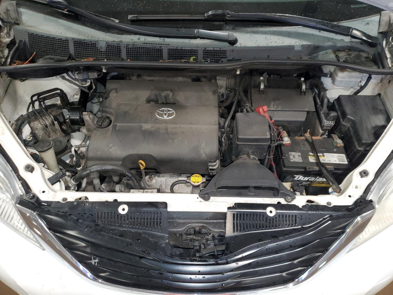 2012 Toyota Sienna - Image 12