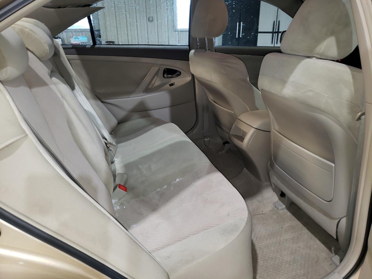 2010 Toyota Camry - Image 10