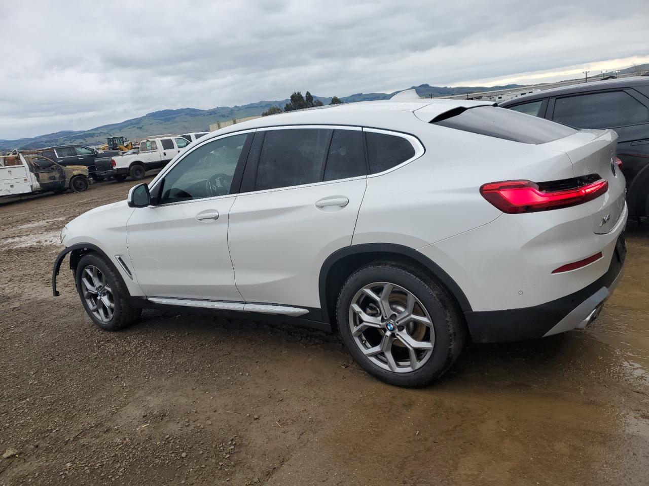 2024 BMW X4 - Image 2