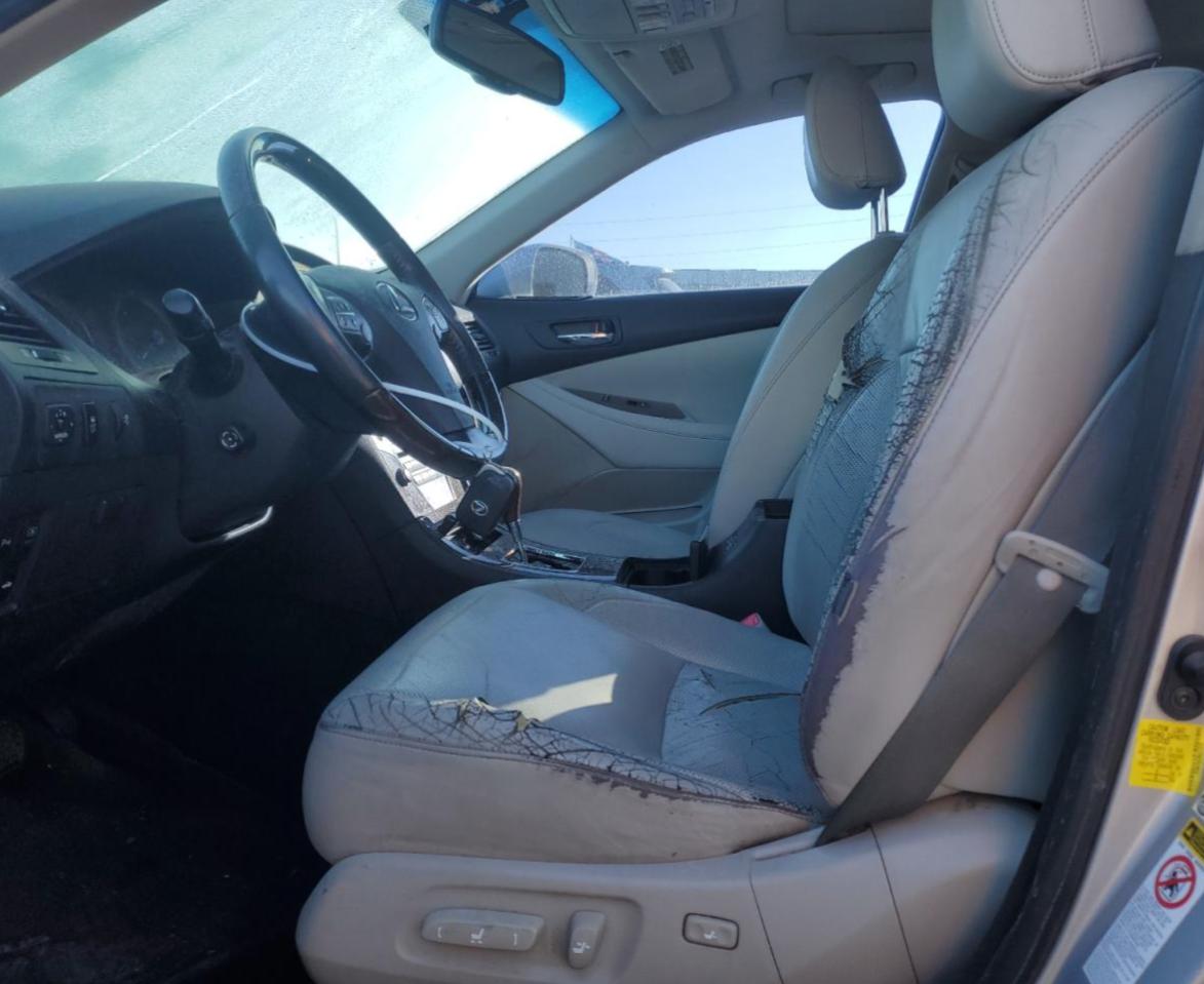 2011 Lexus ES - Image 7