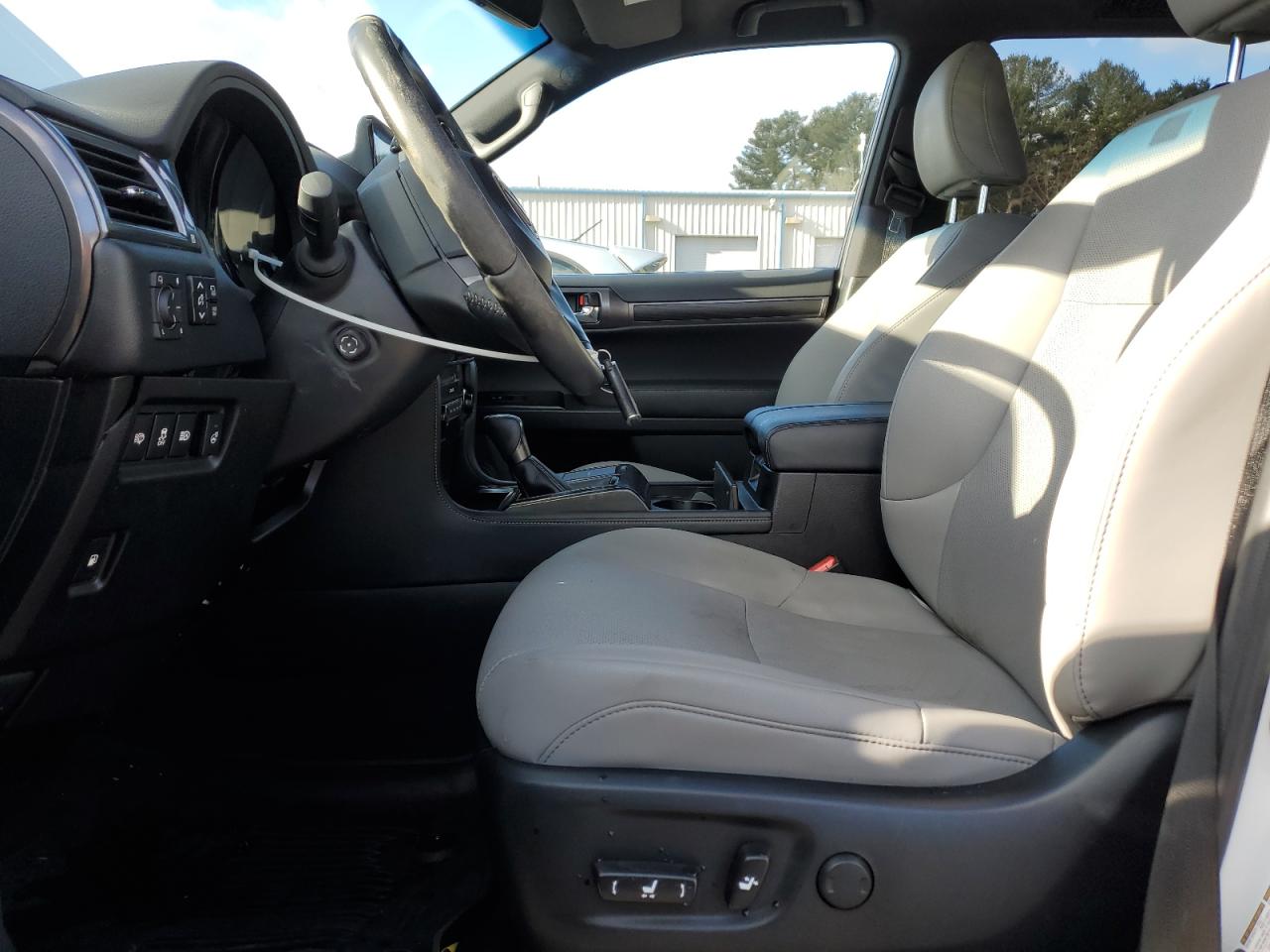 2023 Lexus GX - Image 7