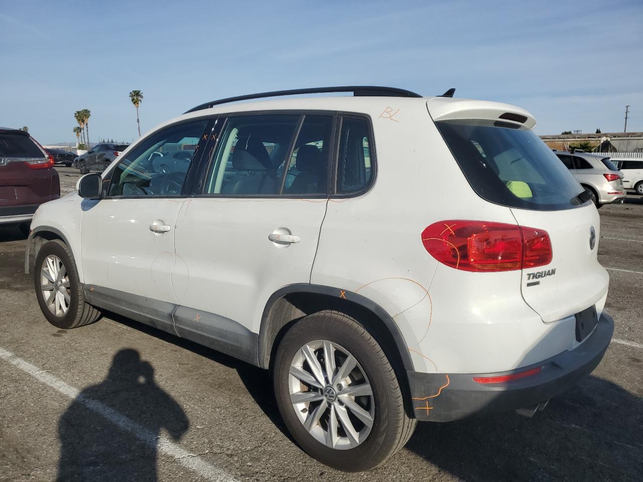 2017 Volkswagen Tiguan - Image 2