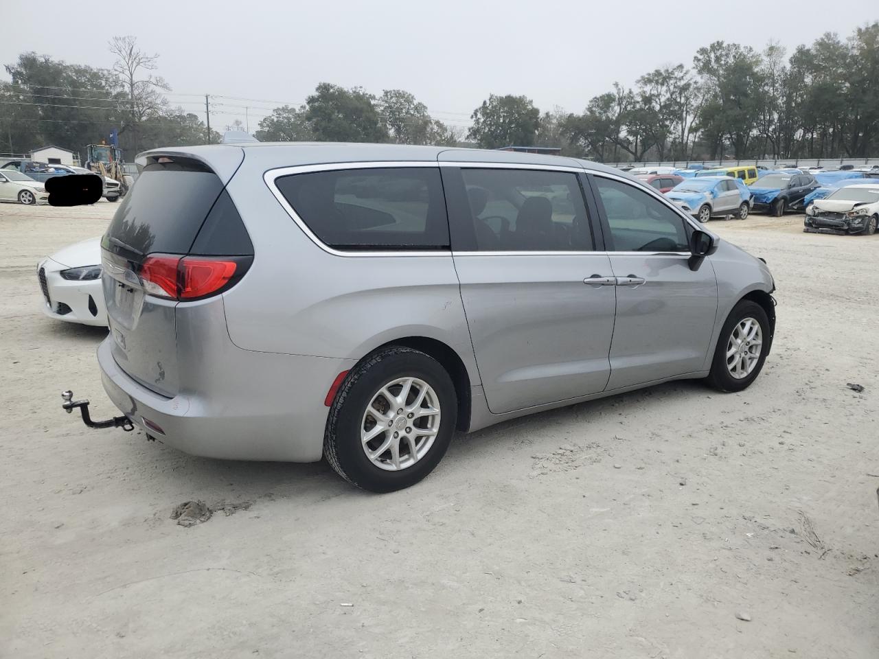 2017 Chrysler Pacifica - Image 3